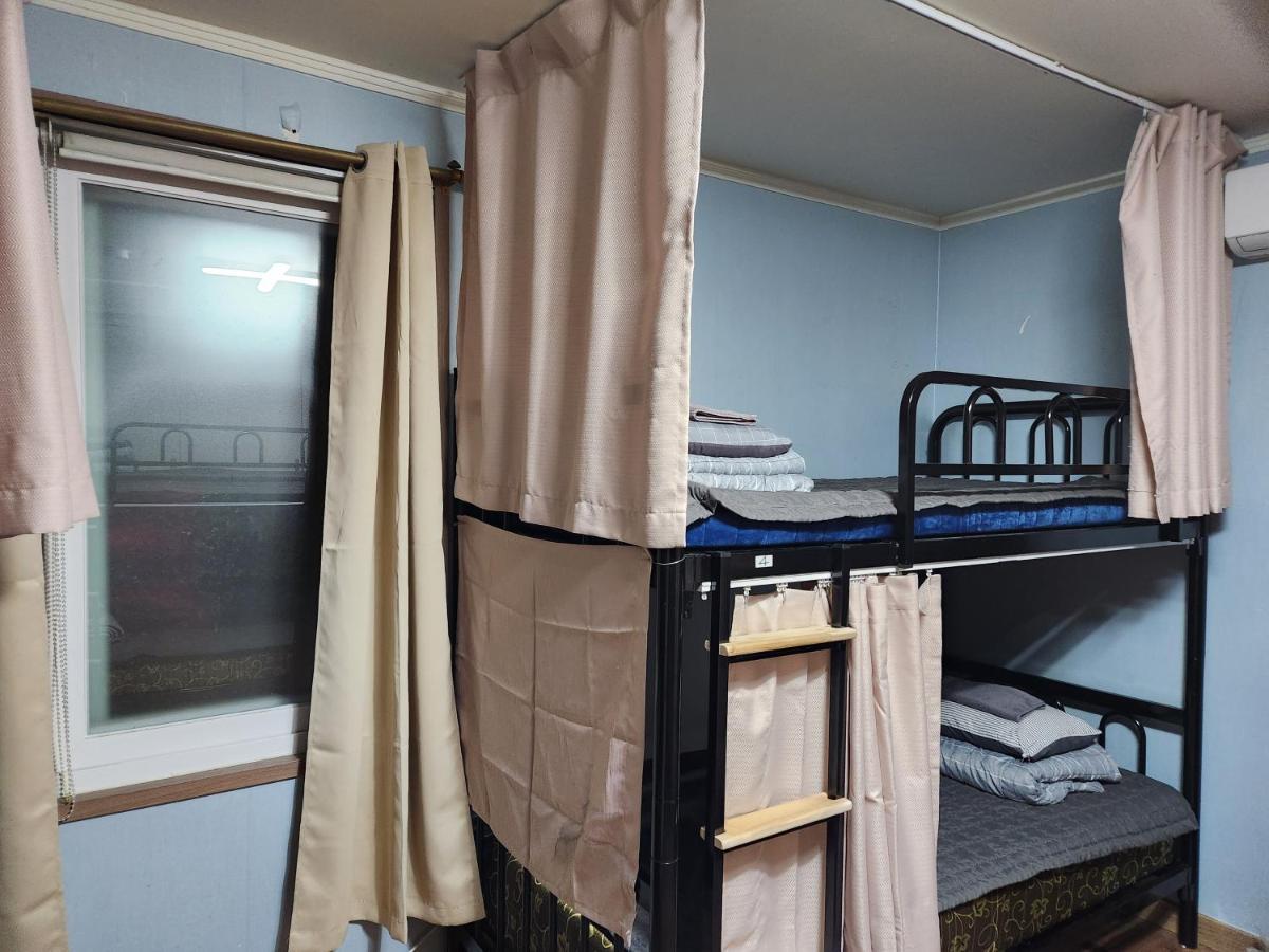 Birdsnest Hostel Hongdae Foreigner Only Сеул Екстер'єр фото