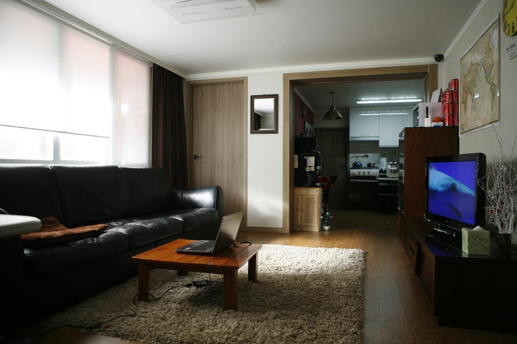 Birdsnest Hostel Hongdae Foreigner Only Сеул Екстер'єр фото