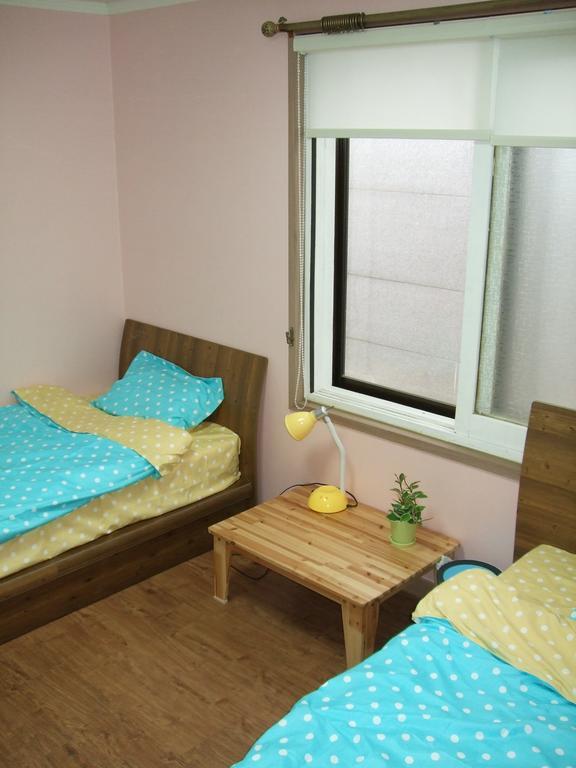 Birdsnest Hostel Hongdae Foreigner Only Сеул Екстер'єр фото