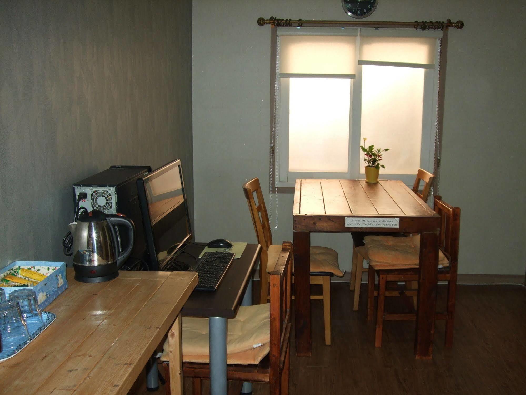 Birdsnest Hostel Hongdae Foreigner Only Сеул Екстер'єр фото