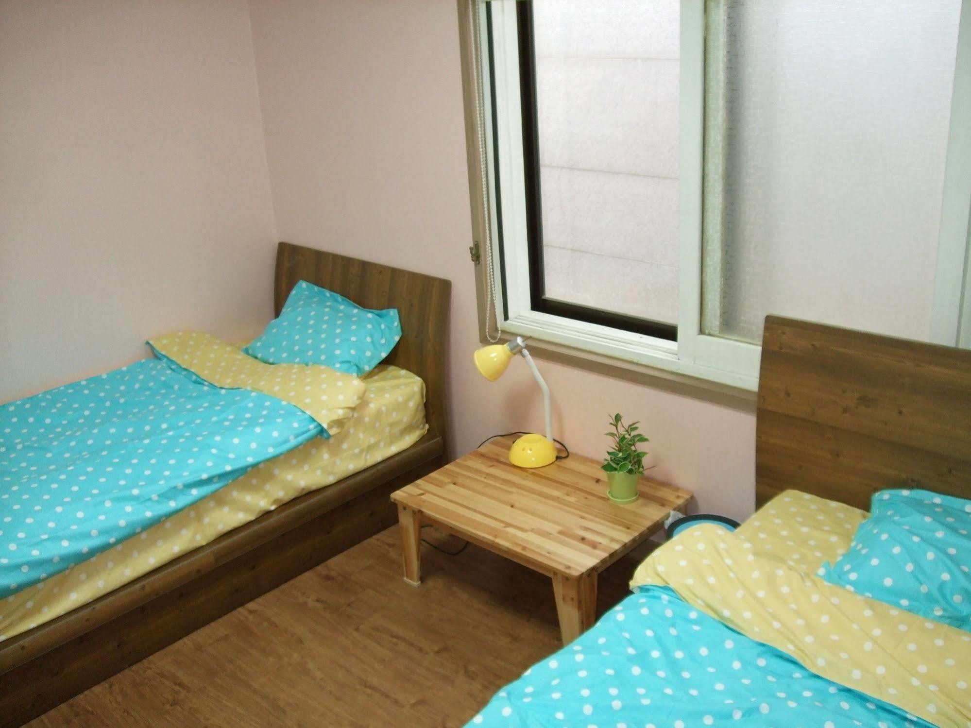 Birdsnest Hostel Hongdae Foreigner Only Сеул Екстер'єр фото