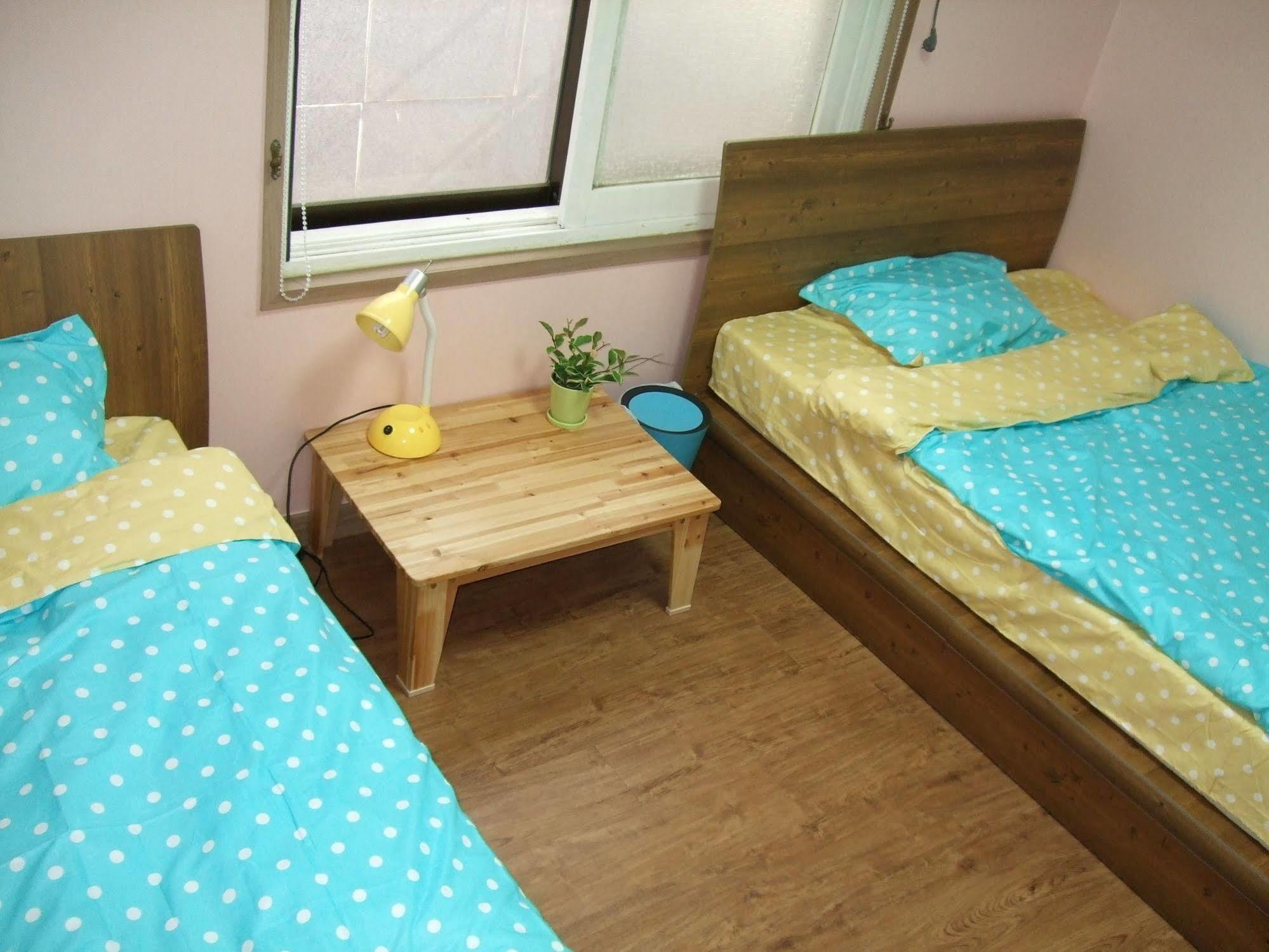 Birdsnest Hostel Hongdae Foreigner Only Сеул Екстер'єр фото